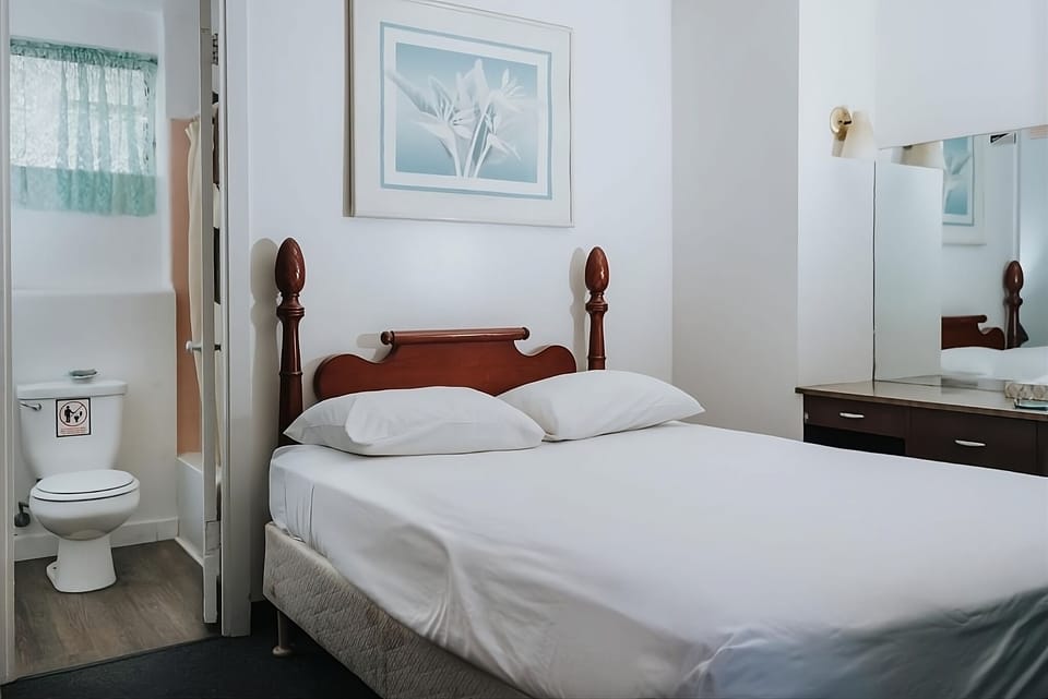Unit with 1 Queen bed