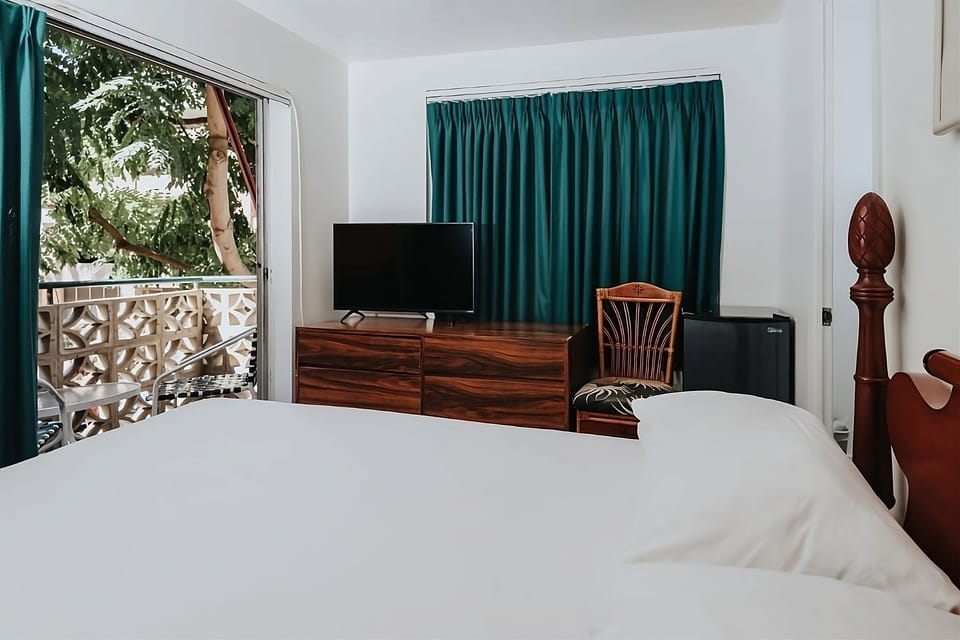Unit with 1 Queen bed