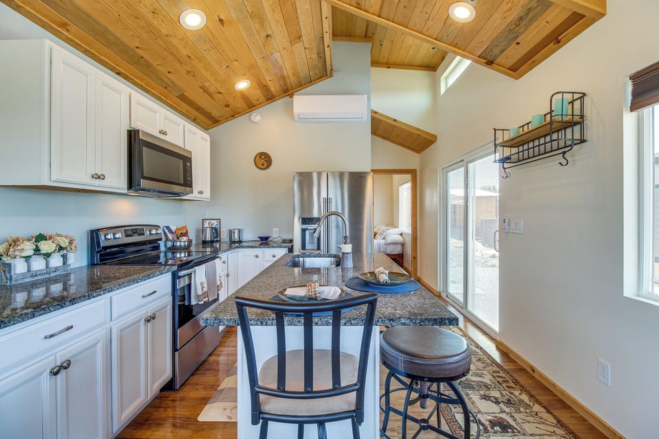 Kitchen | Cooking Basics | Coffee Maker | Paper Towels/Trash Bags Provided