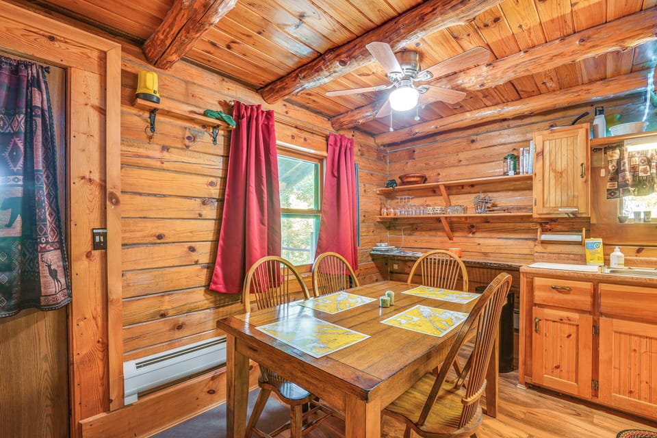 Dining Area | Dishware & Flatware Provided