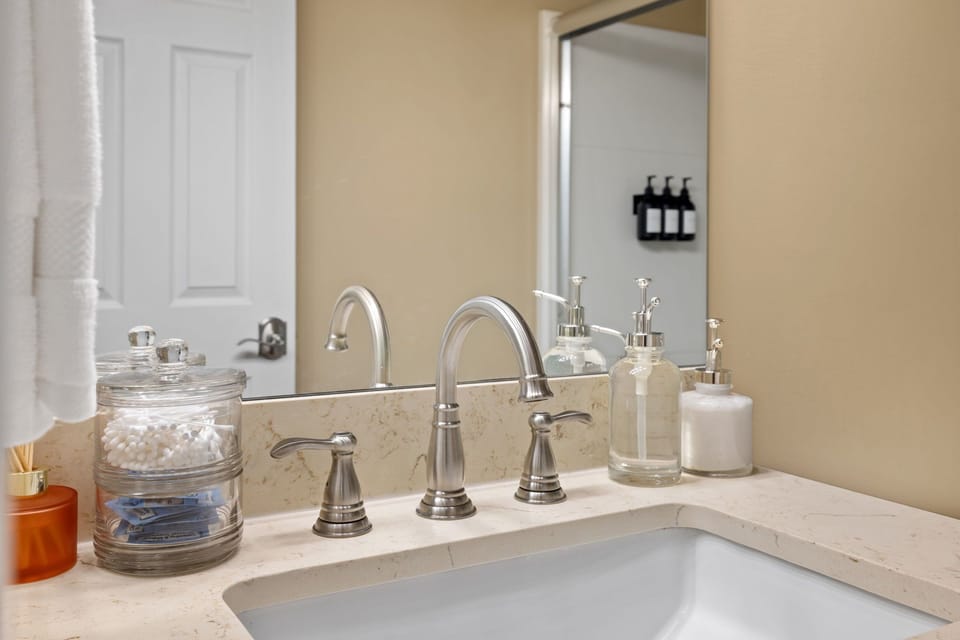 Hotel-like bathroom amenities