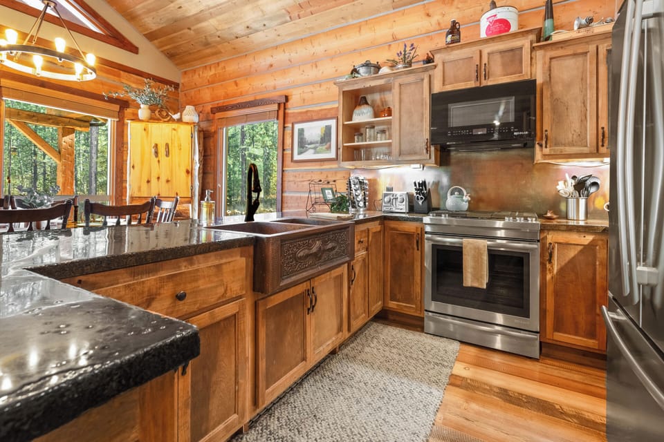 Fully Stocked Kitchen