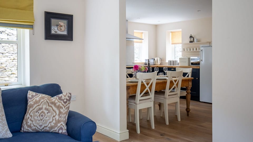 Sitting Room to Kitchen/Diner, Woodland Cottage, Bolthole Retreats