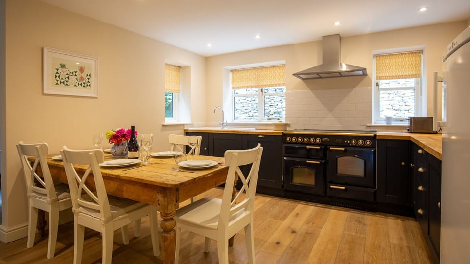 Kitchen/Diner, Woodland Cottage, Bolthole Retreats