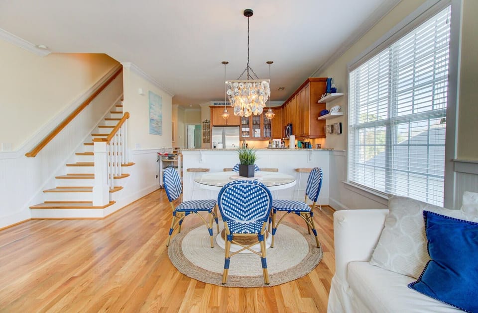 Beach Rose-Main Living Area