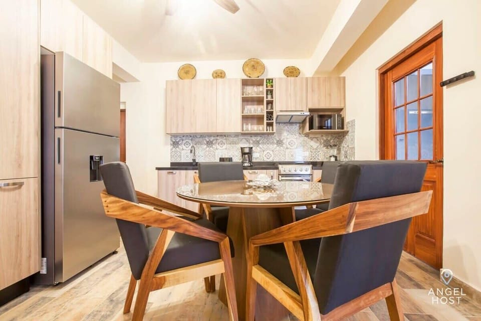 For 4 guests to enjoy home-cooked meals and good conversation