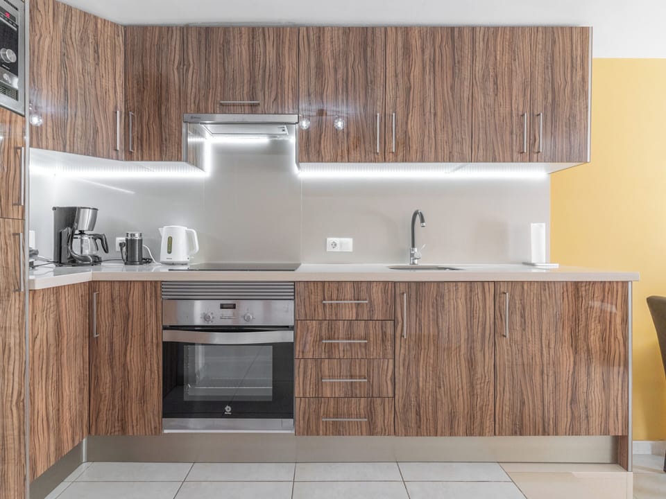 Have coffee! Want to cook a good little Spanish dish? The kitchen is yours.