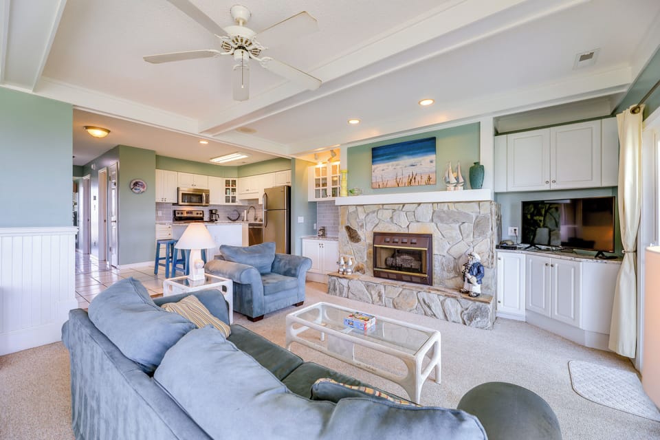 Living Room | Free WiFi | Smart TV | Central A/C