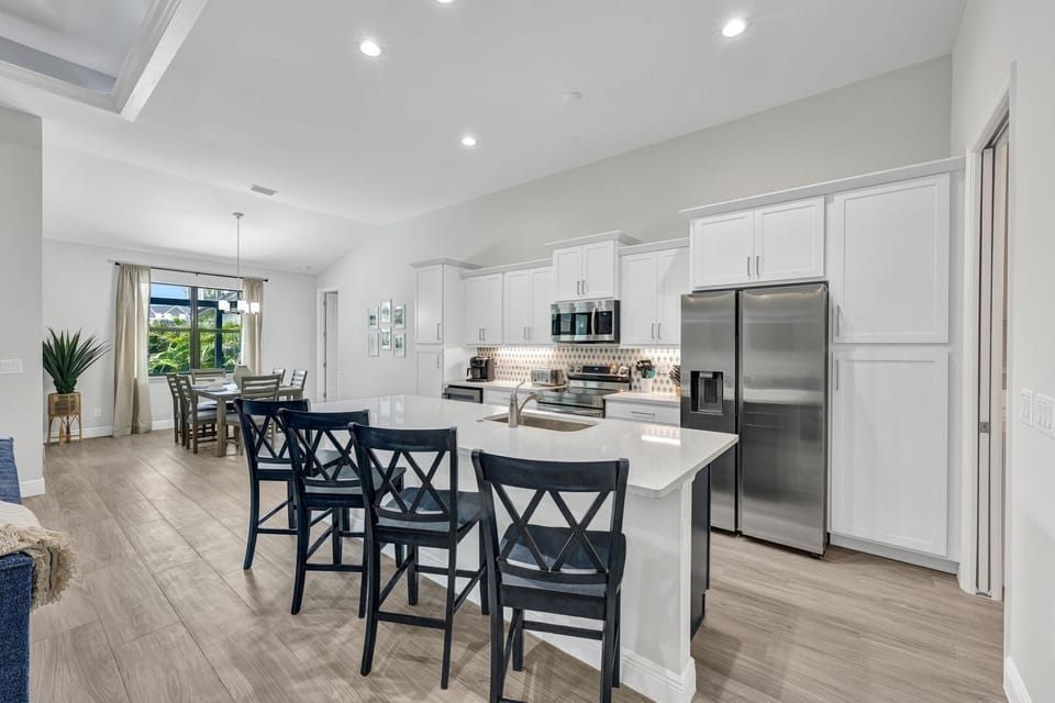 Modern kitchen with breakfast bar 