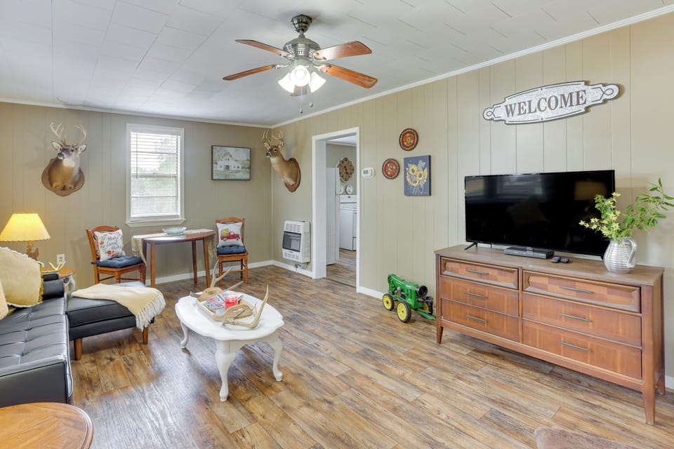 Lineville Vacation Rental | 2BR | 1BA | 1,300 Sq Ft | Stairs Required