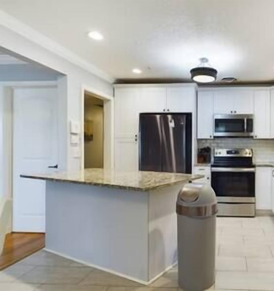 Open and Spacious Kitchen with ALL Modern Appliances (2)
