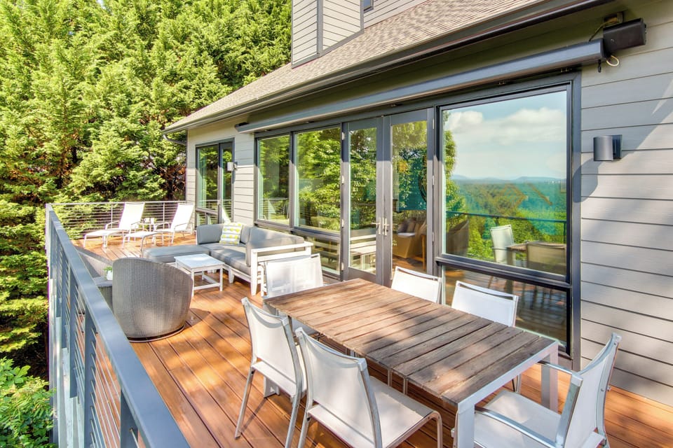 Furnished Deck | Gas Grill