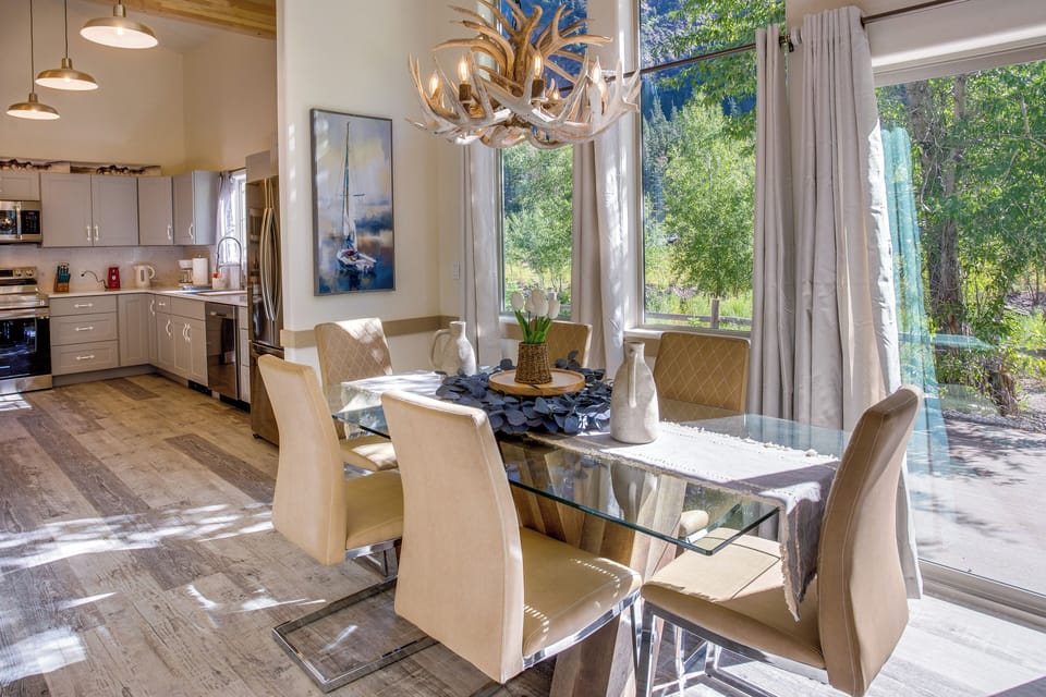 Dining Area | Dishware & Flatware Provided | Central A/C