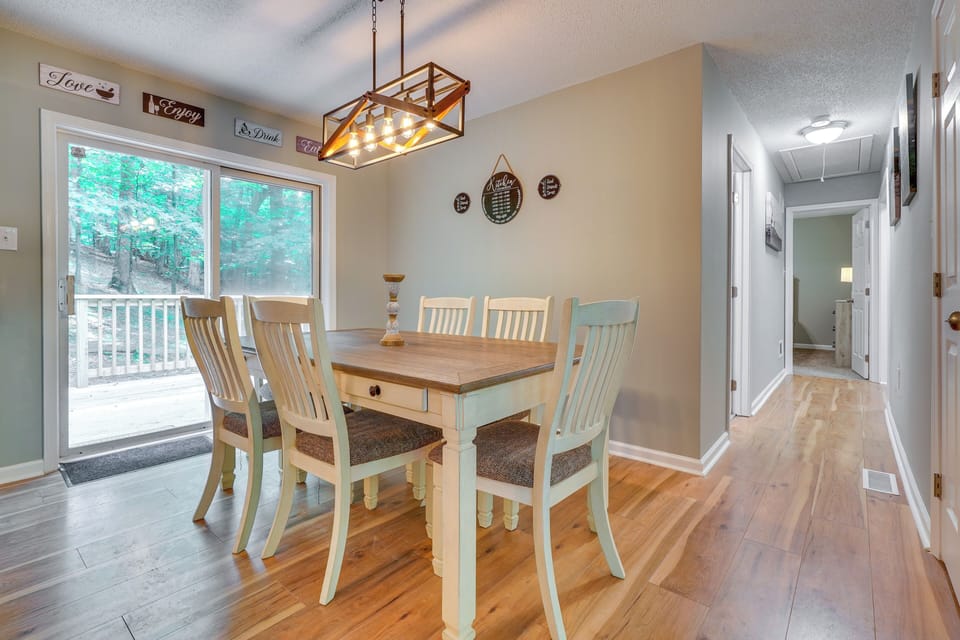 Dining Area | Dining Table | Dishware/Flatware