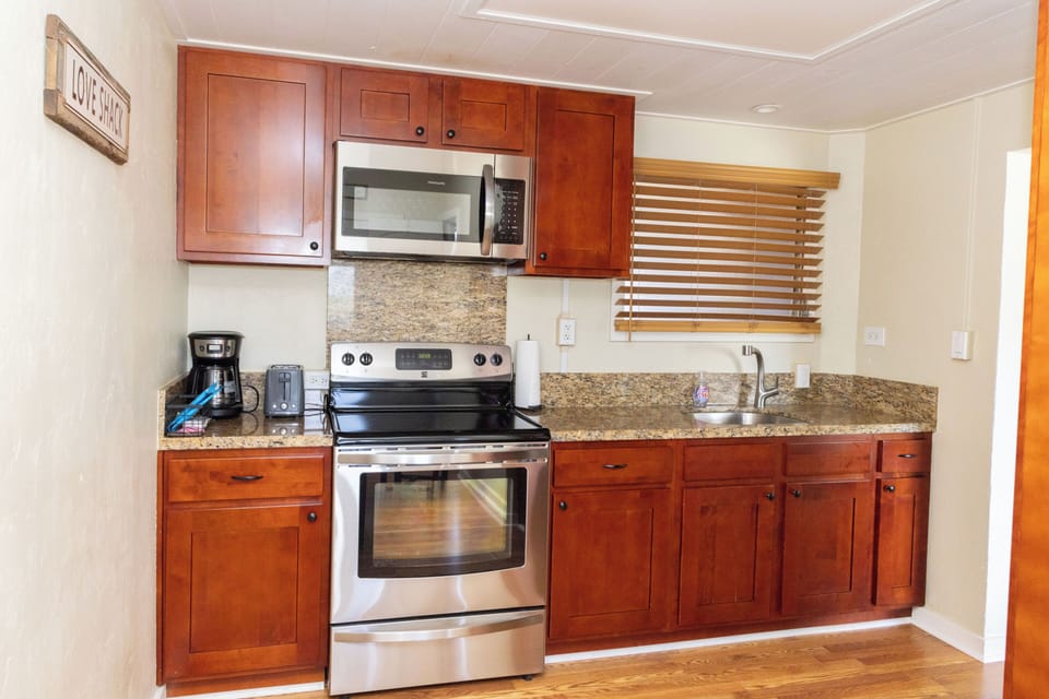 Full kitchen