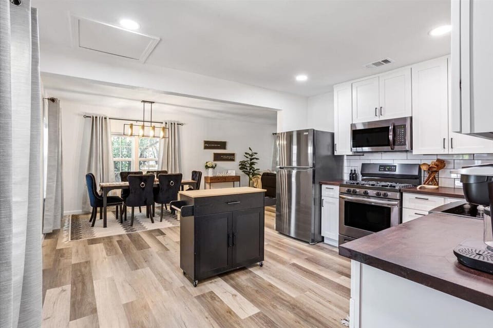 Fully equipped kitchen to serve all of your cooking needs!