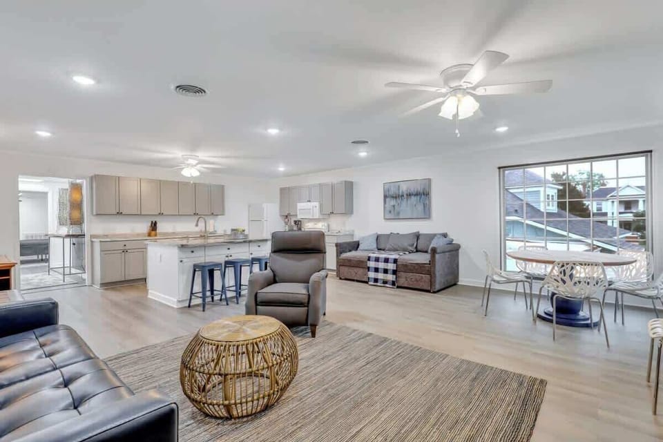 Full living room view 