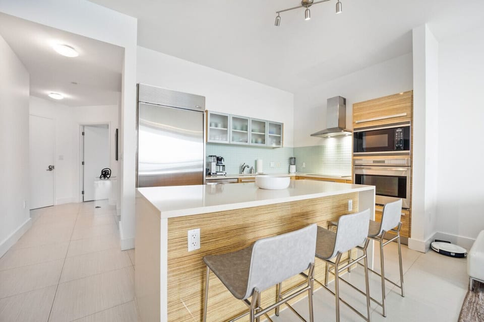Spacious Dining and cooking area : From stove to table, the kitchen is where delicious dreams come true