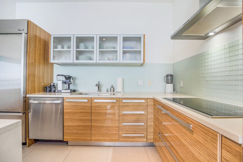 Modern Rustic Kitchen : Bring the perfect blend of nature and sophistication to your mornings.