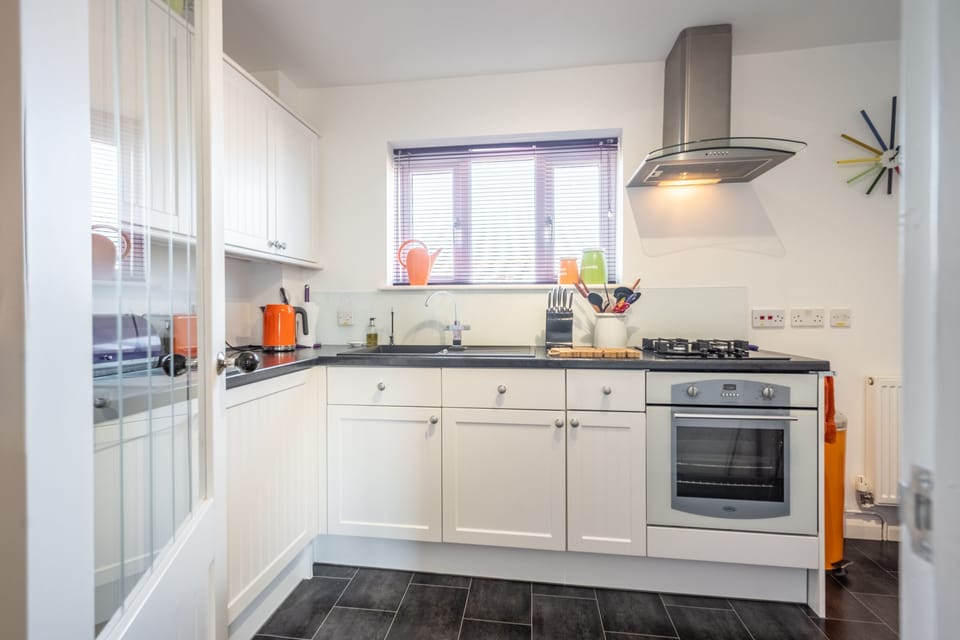 Escape, Aldeburgh: A compact, fully-equipped kitchen