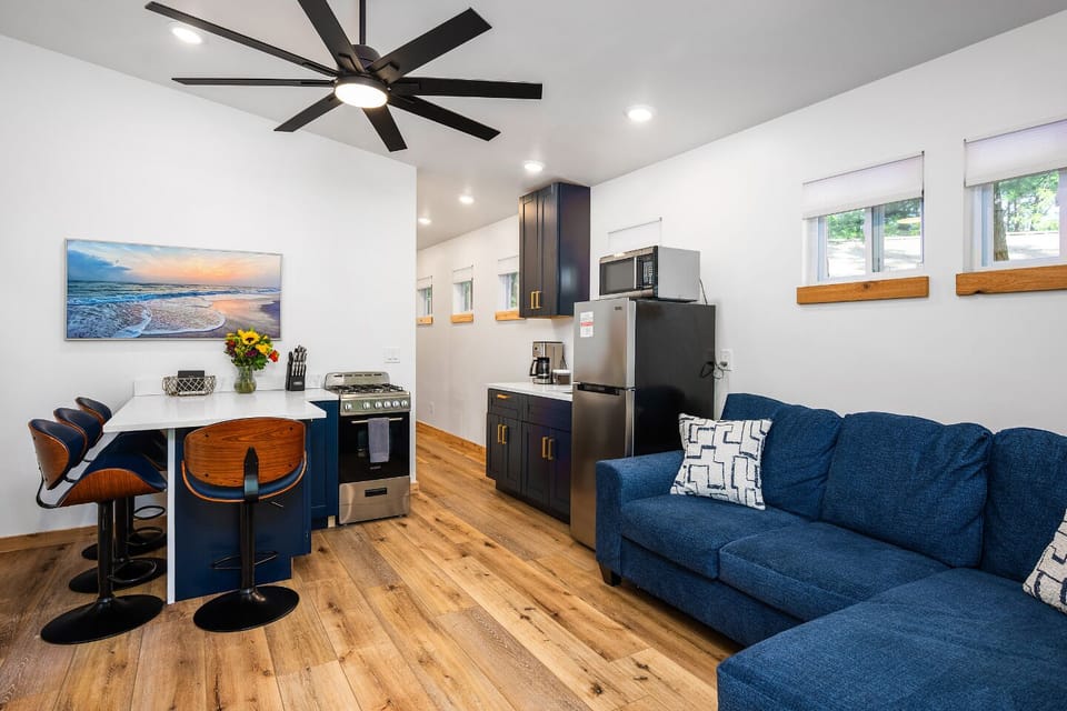 Enjoy the light-filled and stylish space with comfy seating and a functional kitchen!