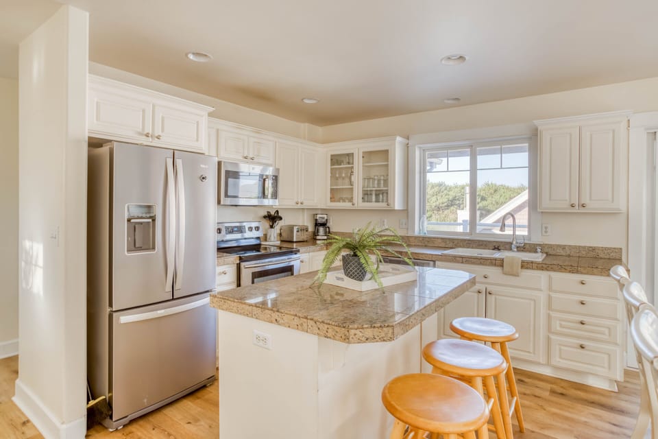Kitchen with Island Seating