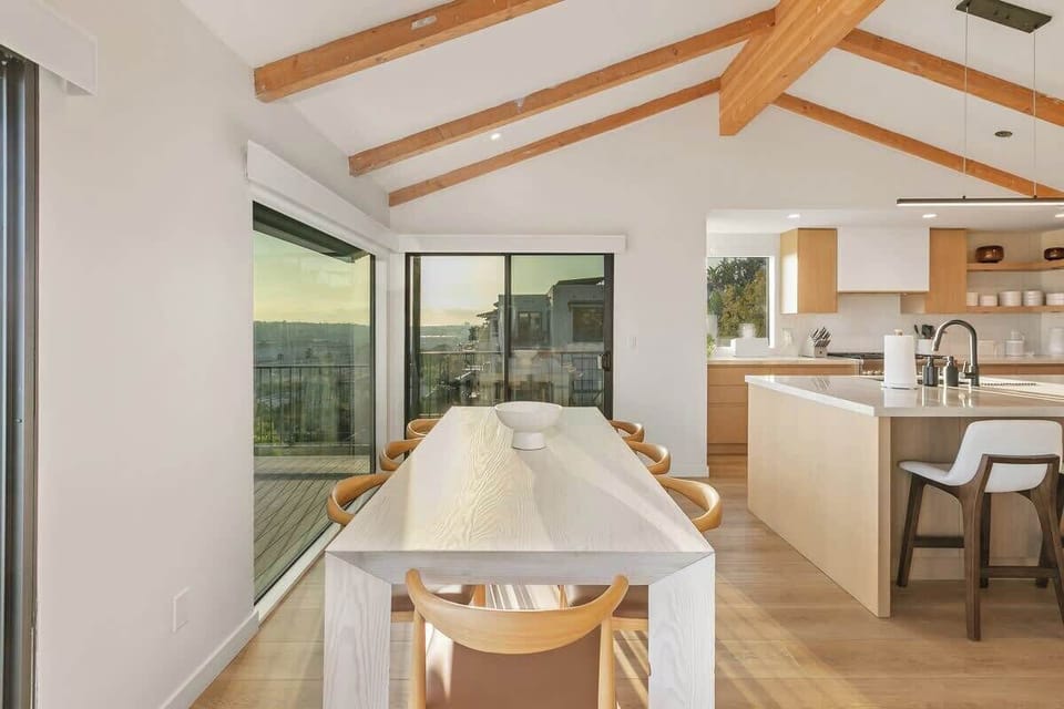 Dining for 8 with panoramic city views.