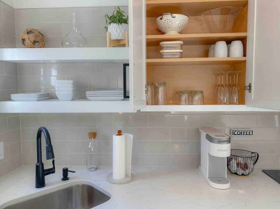 A few more pictures of the kitchen and what you have to work with