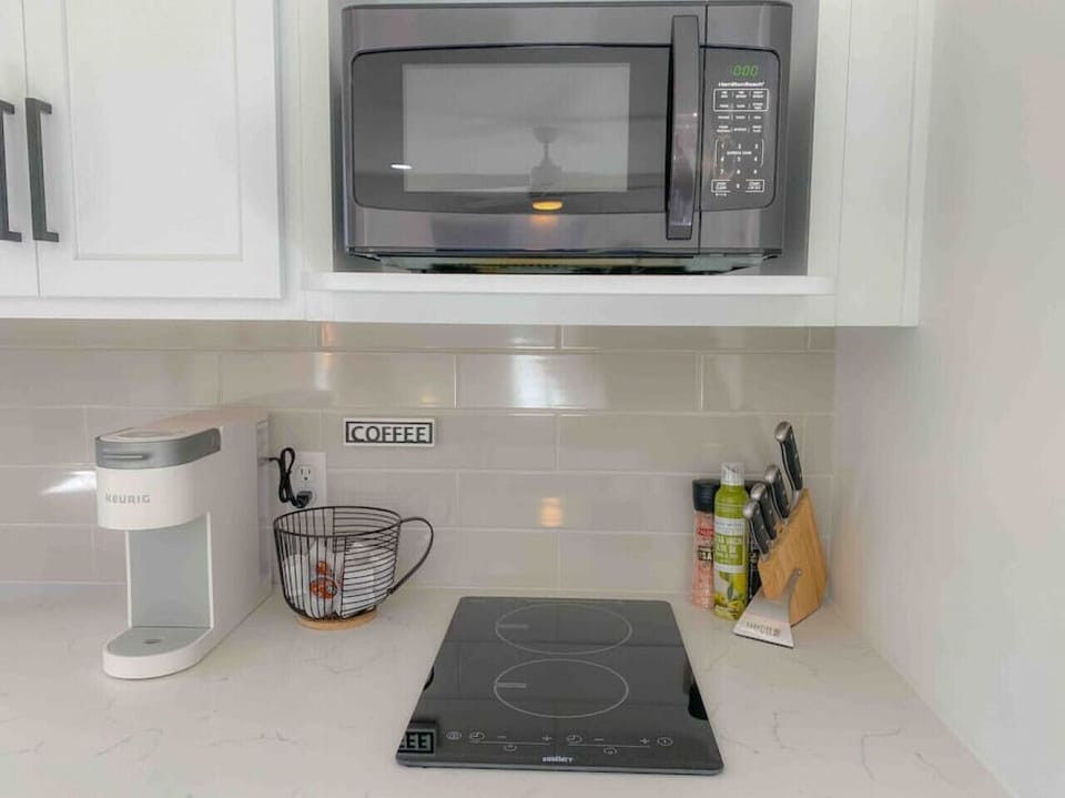 A few more pictures of the kitchen and what you have to work with