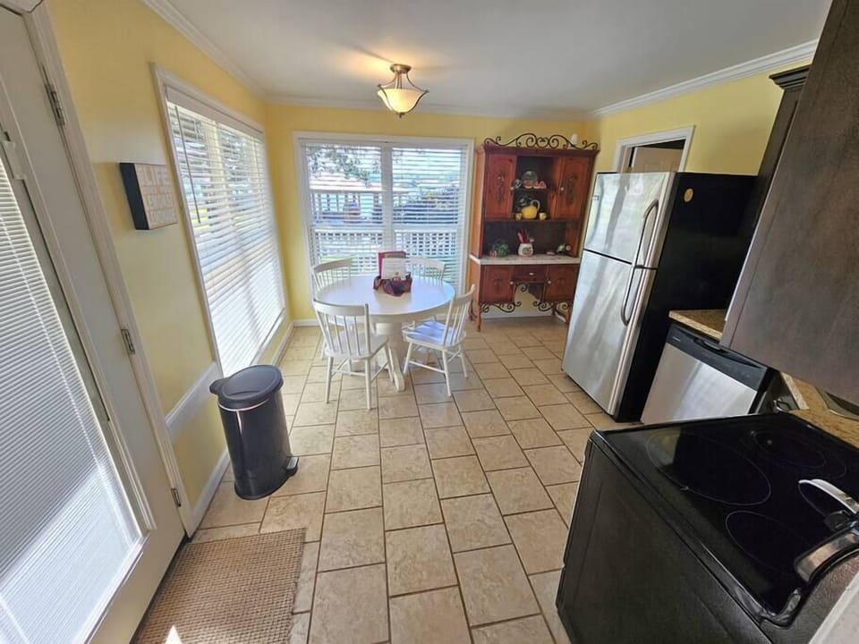 Kitchen (2)