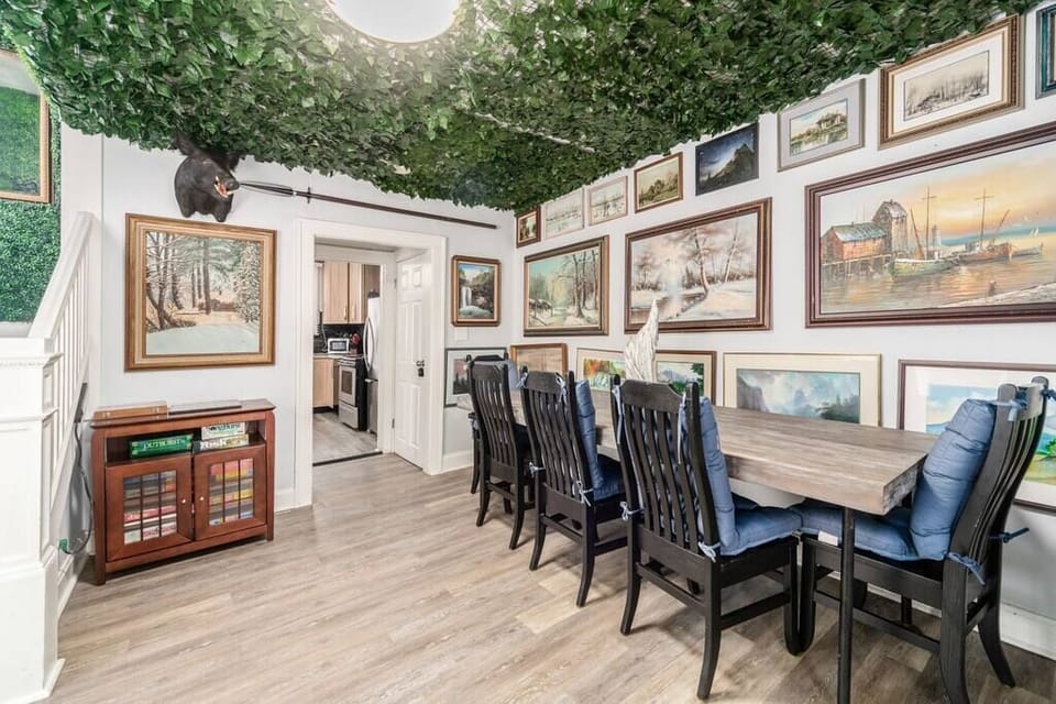 Your dining hall includes an oversized table, captivating northern artwork and King Robert's boar.