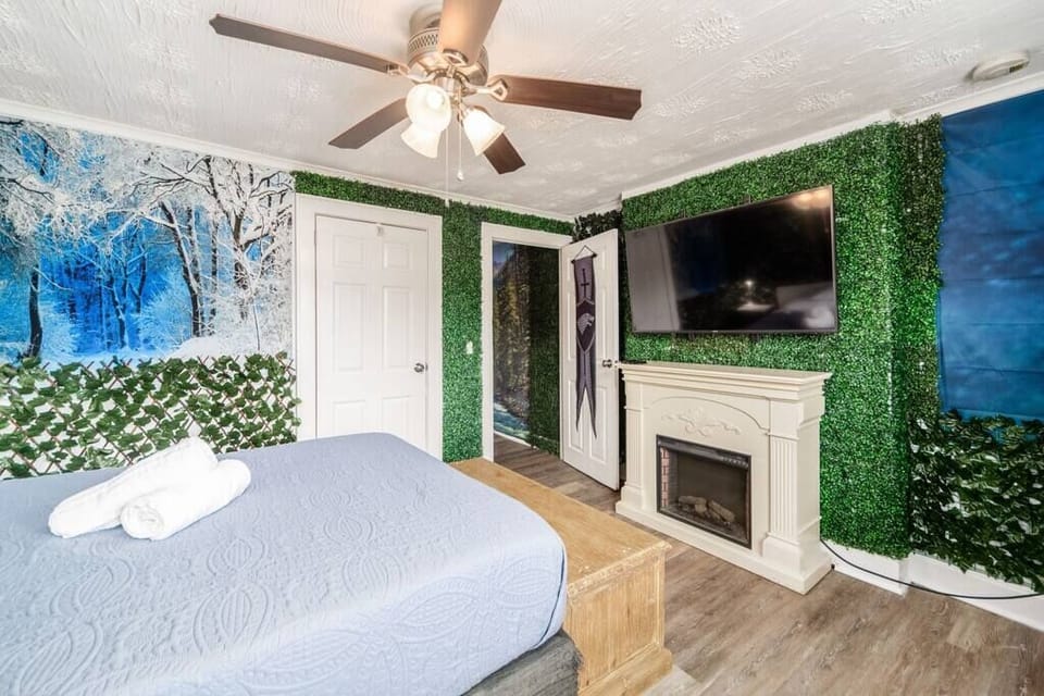 We worked diligently to accommodate your predilection for ivy - Front Master BR.