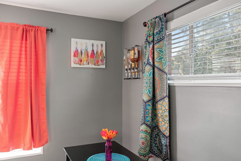 🍴 Unite for Laughter and Gastronomic Pleasures at the 8-Seater 🌟