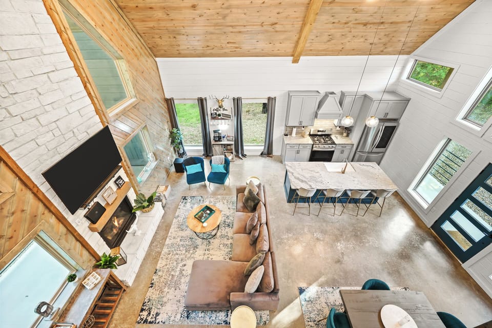 Soaring ceilings bring a sense of airy spaciousness to the open-concept cabin.