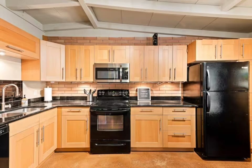 Unit B - Elegant Kitchen