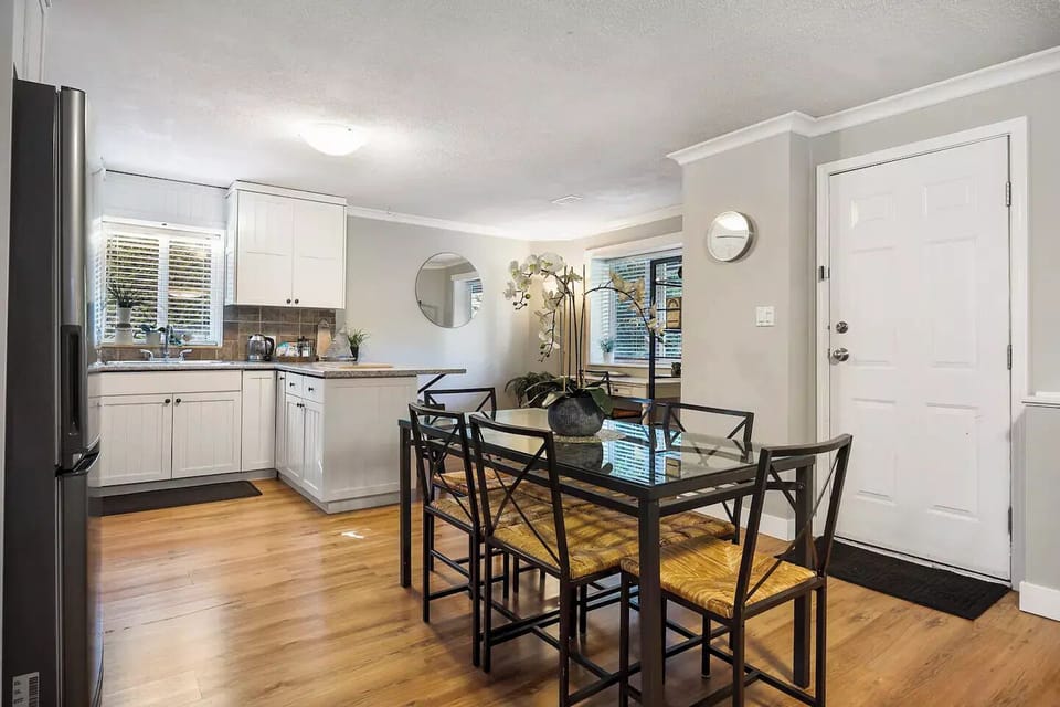 Dining area with seating for 6