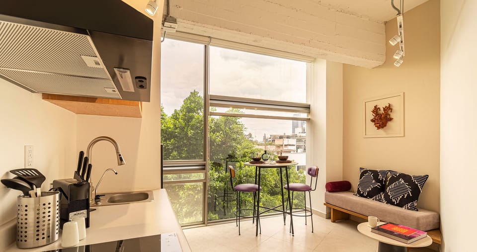 El mobiliario, la decoración y los servicios pueden variar ligeramente