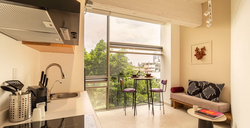 El mobiliario, la decoración y los servicios pueden variar ligeramente
