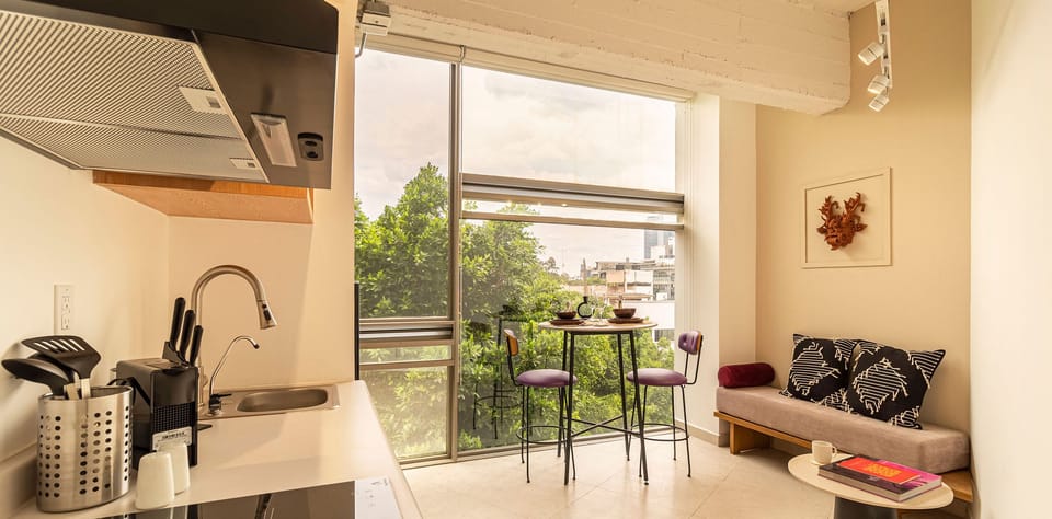 El mobiliario, la decoración y los servicios pueden variar ligeramente
