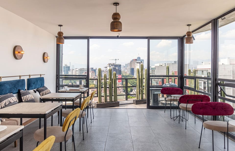 El mobiliario, la decoración y los servicios pueden variar ligeramente
