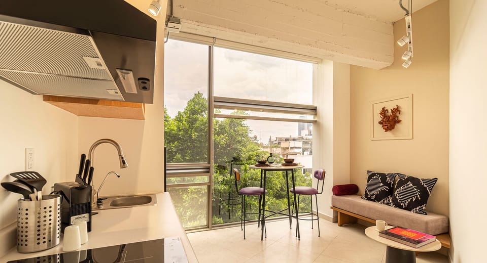 El mobiliario, la decoración y los servicios pueden variar ligeramente