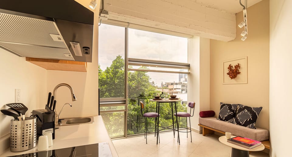 El mobiliario, la decoración y los servicios pueden variar ligeramente