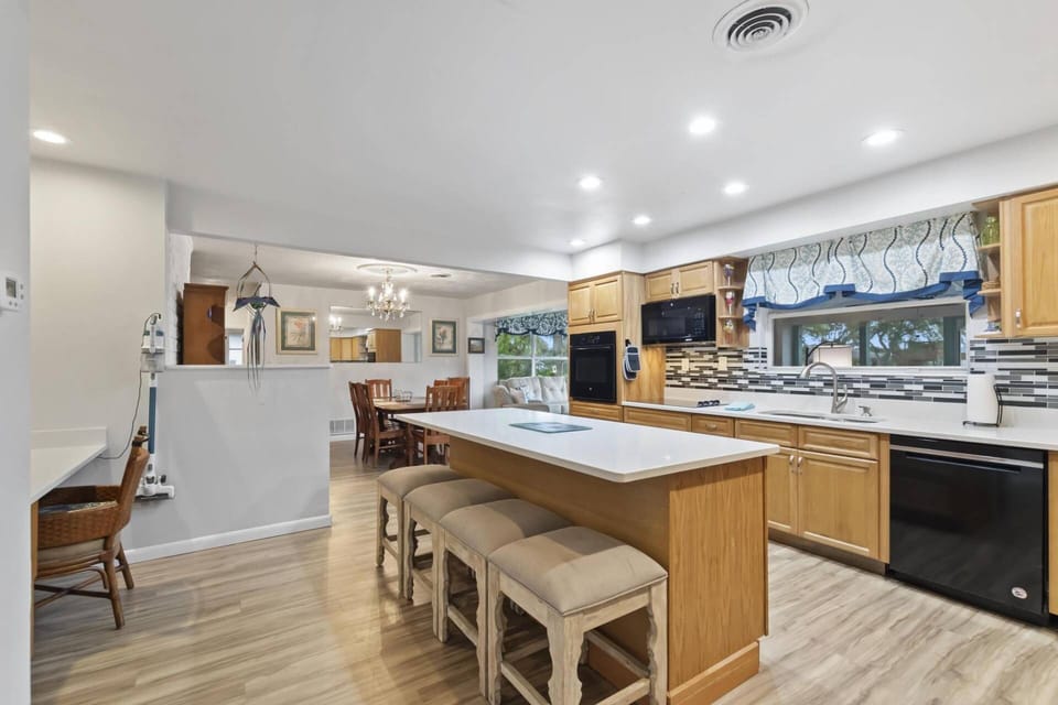 Additional Seating At The Kitchen Island & Workspace Area