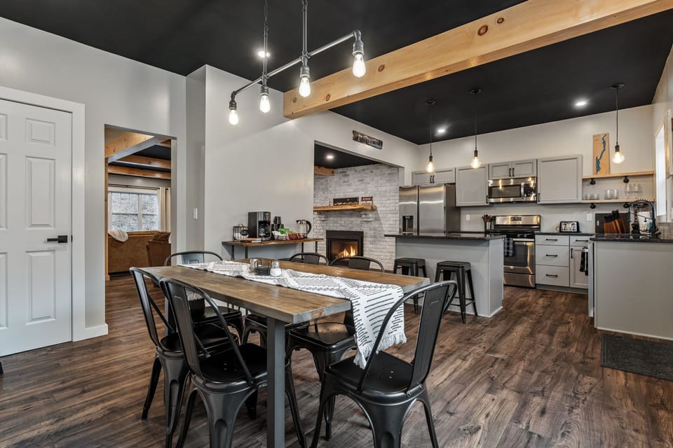 Open concept dining room and kitchen.