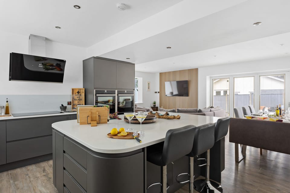 Fresh Escapes - Greenacre - Teignmouth - hot Tub - Sleeps 10 - Kitchen