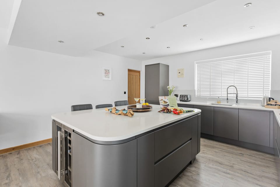 Fresh Escapes - Greenacre - Teignmouth - hot Tub - Sleeps 10