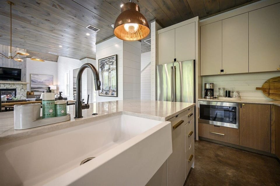 Kitchen Oasis: Sleek countertops, modern appliances, and stylish lighting for culinary adventures!