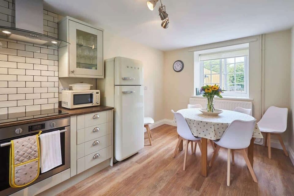 North Cottage, Newbrough - Host & Stay