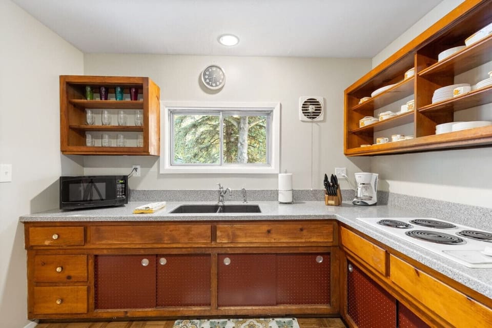 Standard coffee pot,microwave and stove top
