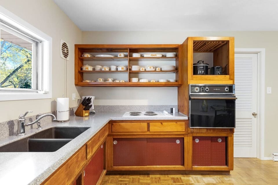 fully equipped kitchen with cooking basics and essentials